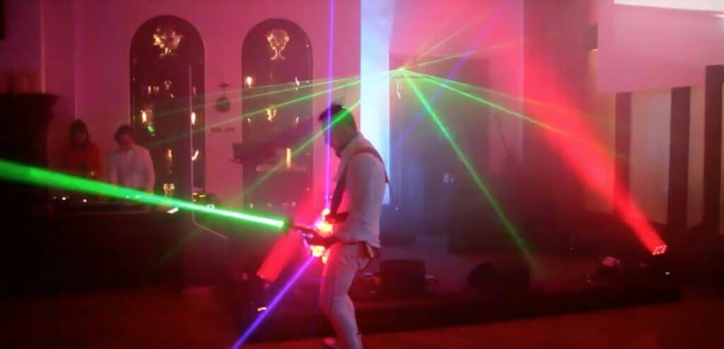 Liveelectric: Laser E-Gitarrist & LED Violinistin – Ein Showact der besonderen Art