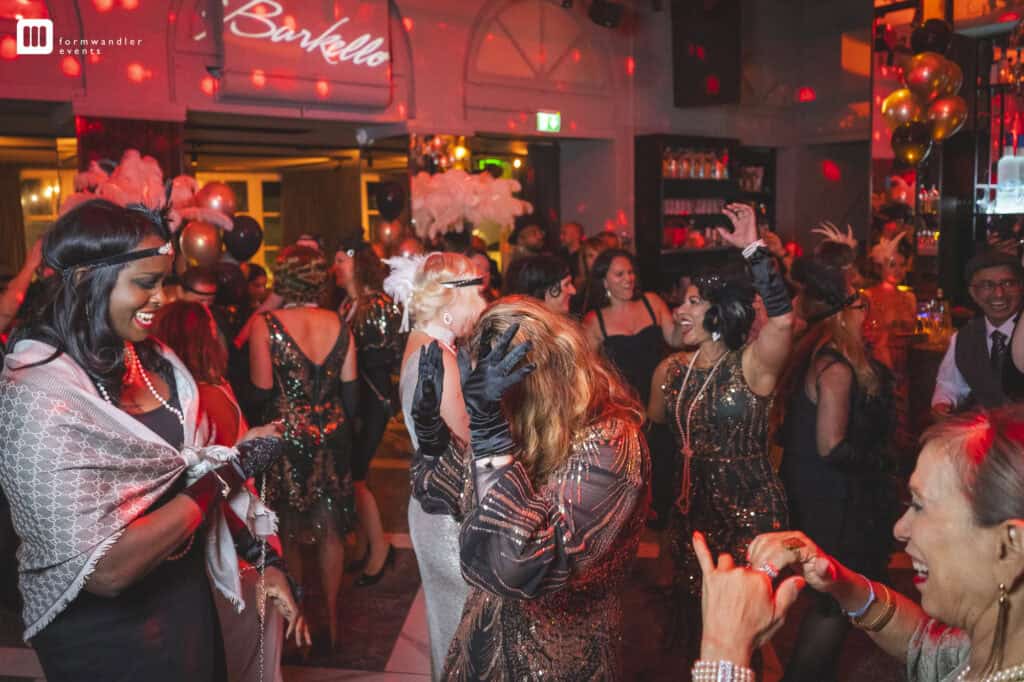 Ausgelassene Themen-Weihnachtsfeier im Great-Gatsby-Stil geplant und betreut von Eventagentur formwandler events
