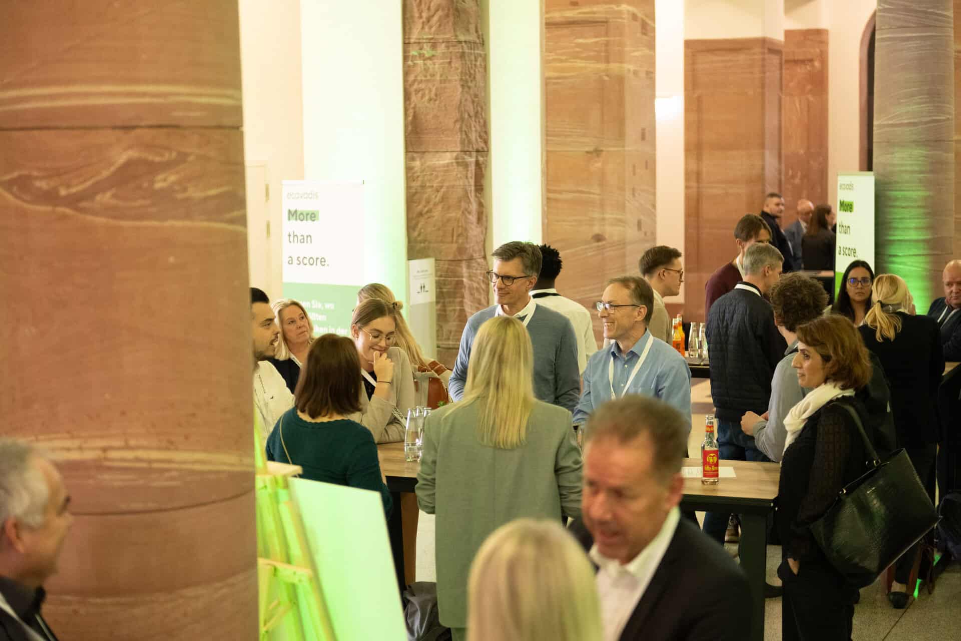 Networking im Festsaal des Sneckenberg Naturmuseum