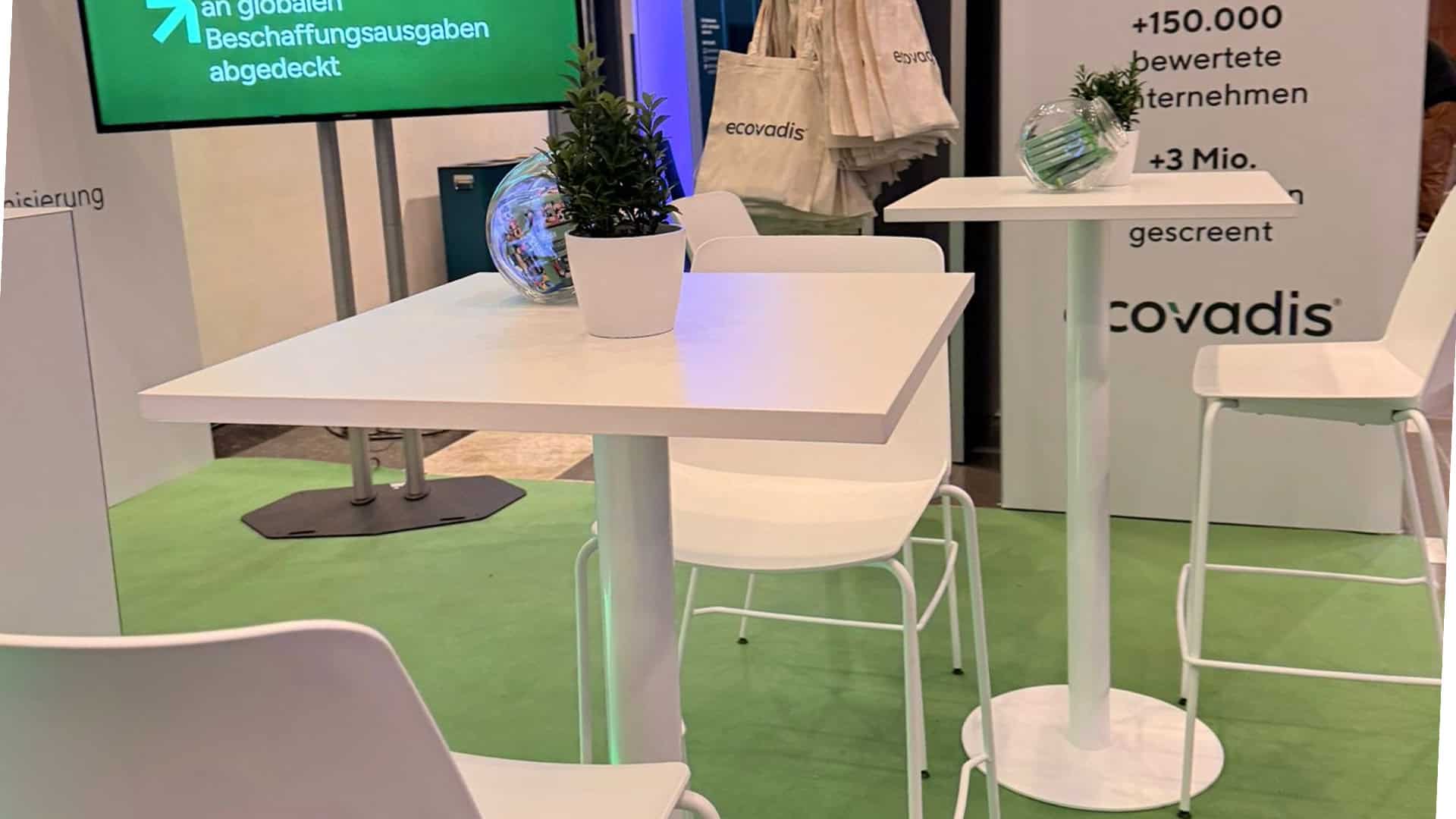 Mobiliar und Eventausstattung am Messestand von EcoVadis auf dem Deutschen Nachhaltigkeitspreis 2025