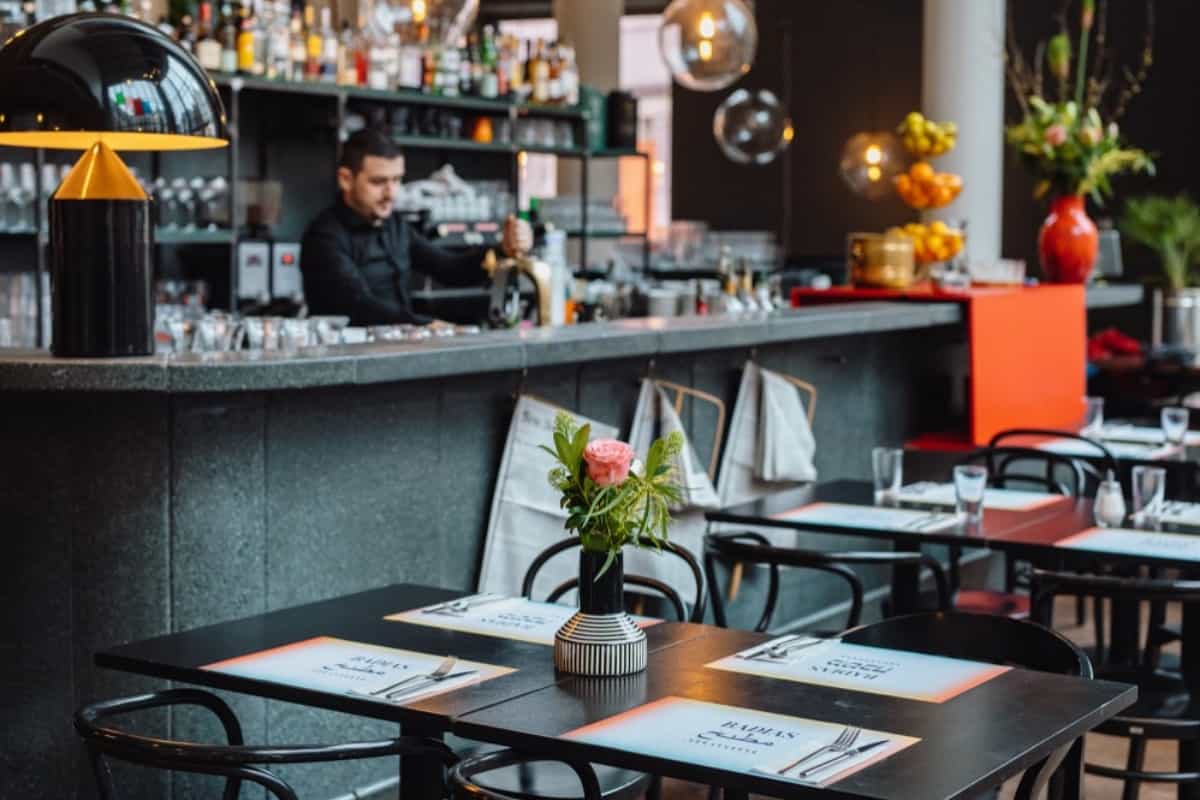 Eventlocation in Frankfurt, Badias Schirn Café, Bar mit Barkeeper